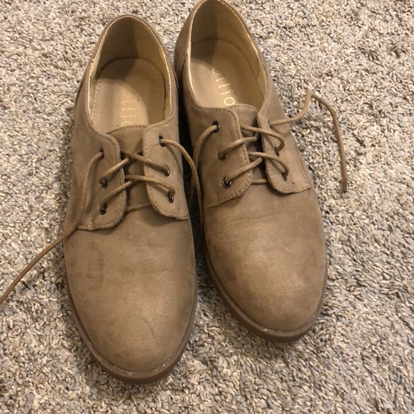 Ollio Shoes - Suede Oxford shoes 7.5 in perfect condition worn once